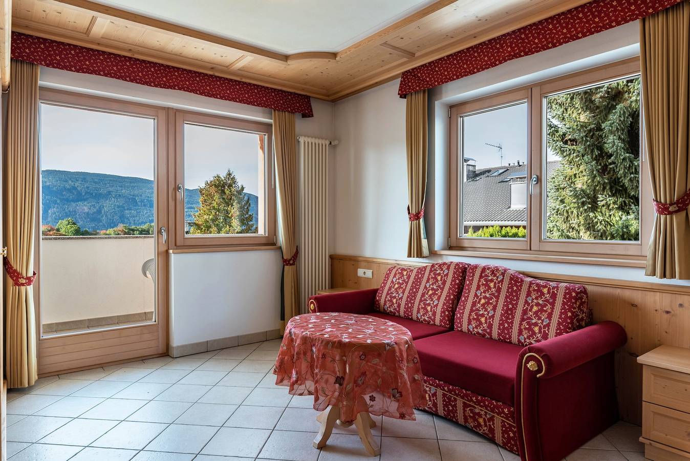 Ganze Wohnung, 'Residenz Diana Ferienwohnung 103' mit Bergblick, Balkon und Wlan in Terenten, Dolomiti Superski