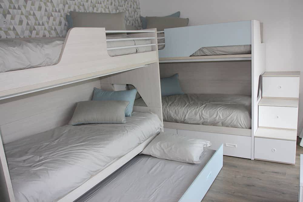 Hel lägenhet, Nabaía, ground floor new apartment 7-9 pers. with sea view in Salir do Porto in Salir do Porto, Tornada e Salir do Porto