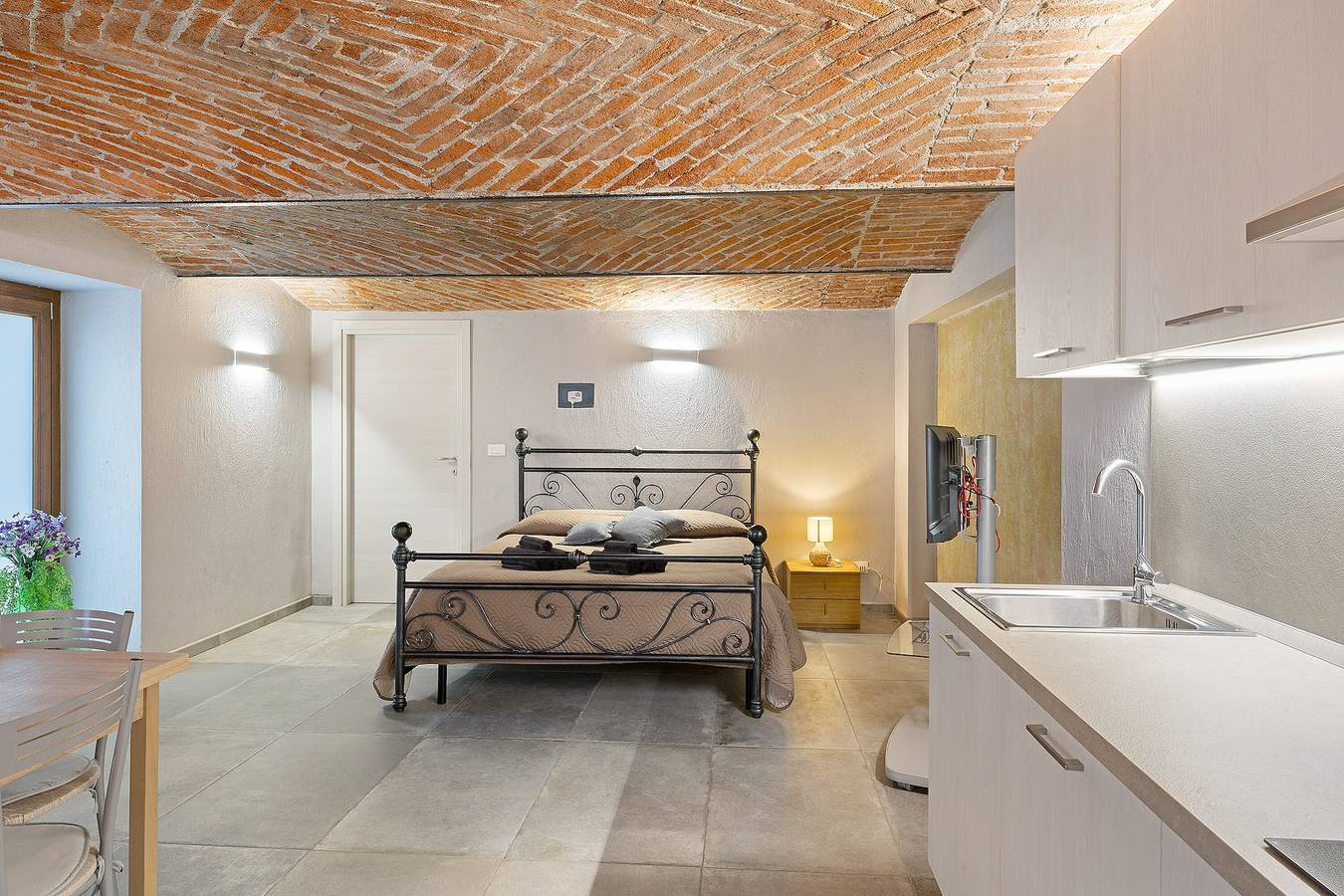 Appartement entier, Ferme « Al Campo Del Nocciolo Agriturismo » avec vue sur la montagne, Wi-Fi et climatisation in Busca, Province de Coni