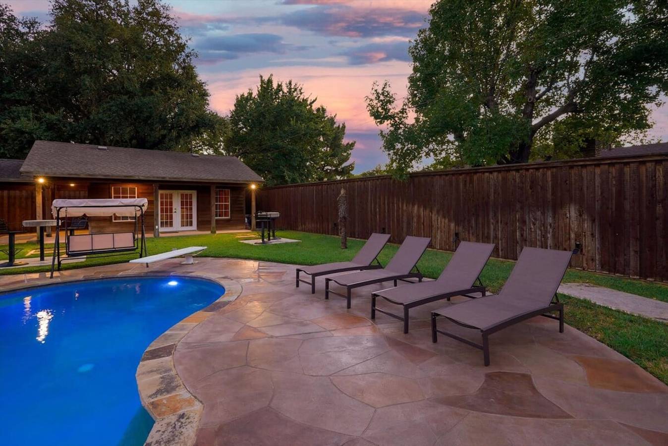 Impressive 5Br/3.5B Home - Pool, Game Cinema Room -11 Guests in Irving, Dallas County