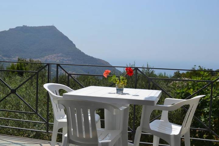 Parc de vacances pour 7 personnes, avec piscine ainsi que vue et jardin, animaux acceptés à Maratea - 4