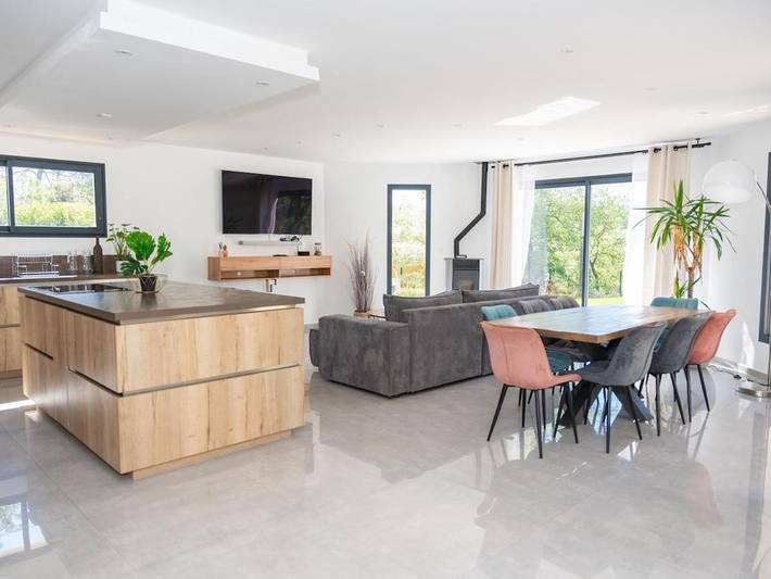 Villa pour 7 personnes, avec terrasse et piscine