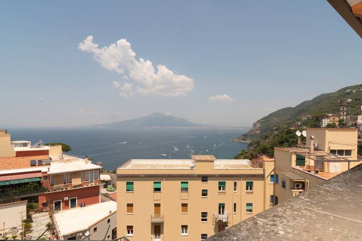 Appartamento intero, Alba Rosa Attic by Espresso Rentals in Vico Equense, Sorrento Coast