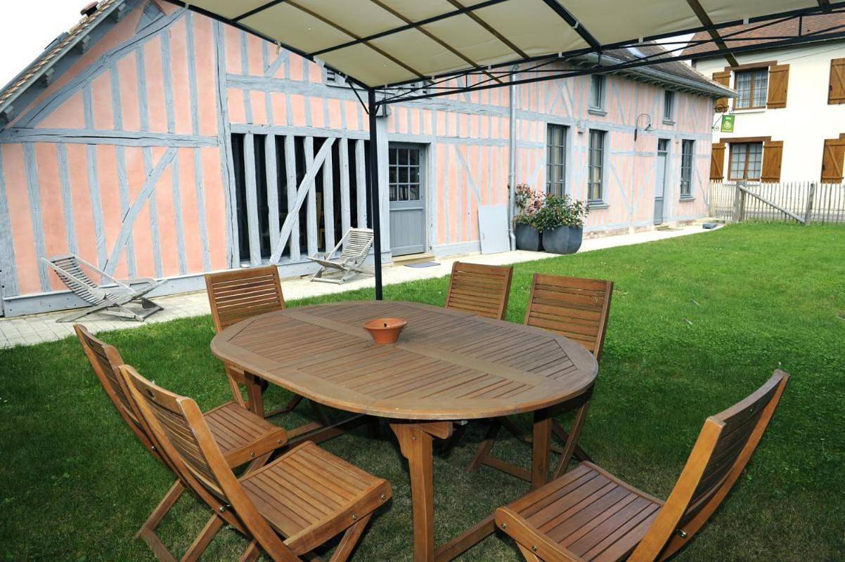 2-Bedroom Town Home in Charmont-sous-Barbuise, Parc naturel régional de la Forêt d'Orient