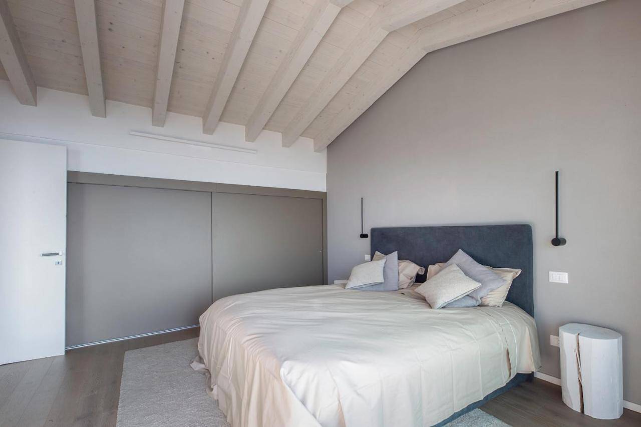 Luxury villa with private infinity pool in Gemeente Iseo, Franciacorta
