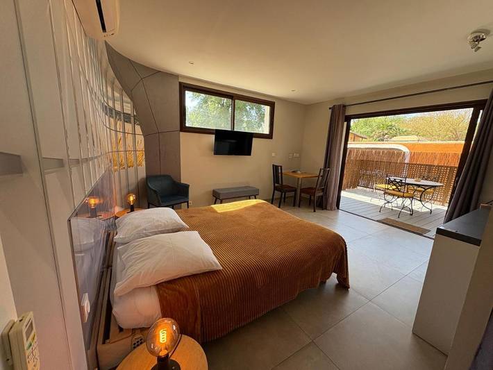 Gîte pour 4 personnes, avec jacuzzi et piscine ainsi que jardin et sauna à Lavérune - 3