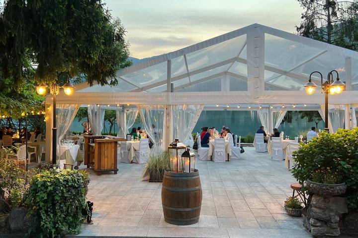 Hôtel pour 2 personnes, avec vue ainsi que vue sur le lac et terrasse, animaux acceptés à Monasterolo del Castello