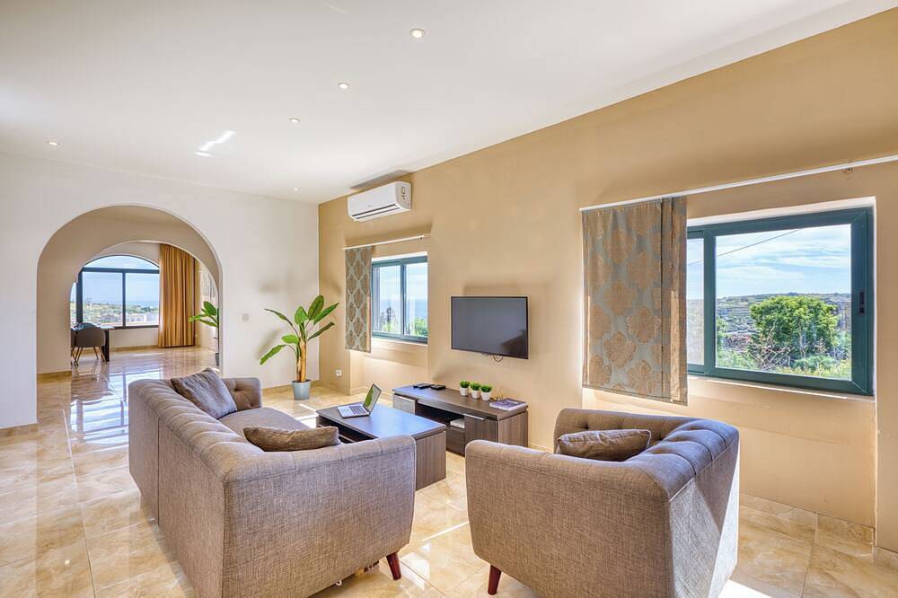 Ganze Wohnung, Moderne, geräumige Maisonette, Tal und Meerblick. Klimaanlage, Wi-Fi. in Xaghra, Gozo