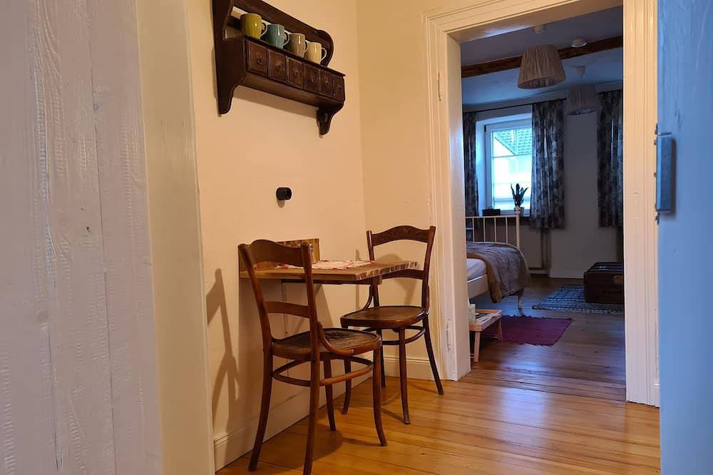 Ganze Wohnung, Gemütliche Ferienwohnung am Waldrand in altem Bauernhaus 15 Minuten von der City in Saarbrücken, Saarbrücken & Umgebung