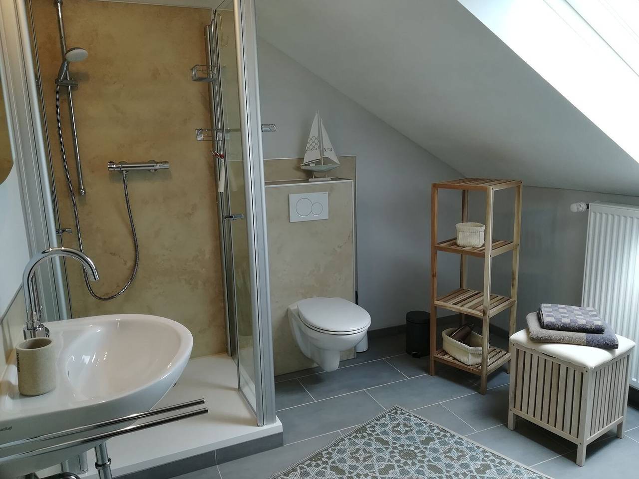 Entire apartment, Attic Apartment with 1 Bedroom, Sleeps up to 2 Guests in Olsberg, Upland
