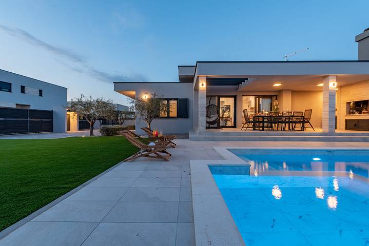 Villa pour 10 personnes, avec terrasse et jardin à Nin - 2