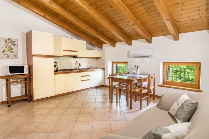Appartamento intero, Appartamento "Agriturismo Colombare Teboi Bilo" con vista sulle montagne, piscina in comune e Wi-Fi in Lazise, Prealpi Gardesane