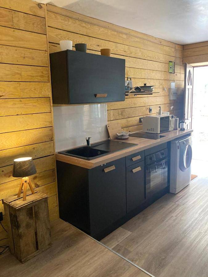 Appartement entier, Ambiance chalet T1 bis cosy pour 5 personnes avec patio à 25 mn des plages in Tourbes, Côte méditerranéenne (France)