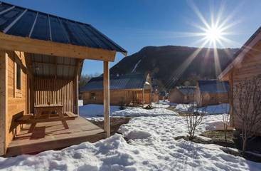 Tente pour 5 personnes, avec terrasse en Savoie