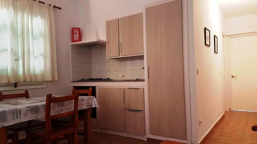 Gîte pour 4 personnes, avec terrasse ainsi que piscine et jardin à Cala en Blanes - 3