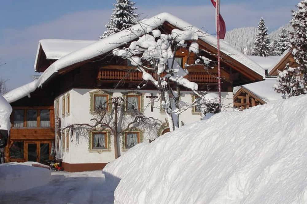 Ganze Wohnung, Ferienwohnung Wildschütz 1 - Försterhof in Nesselwängle, Außerfern