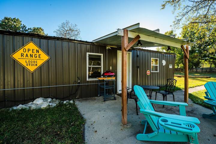 Vacation rental for 6 people, with yard and balcony, kid friendly in Wyoming