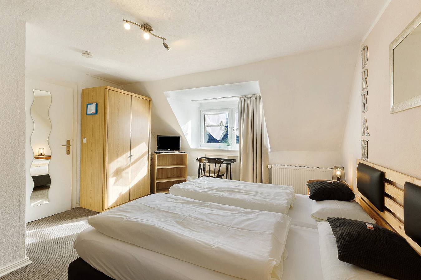 Zimmer „3_Doppelzimmer mit Zustellbett Nr. 3“ mit Wlan in Neuenrade, Märkischer Kreis