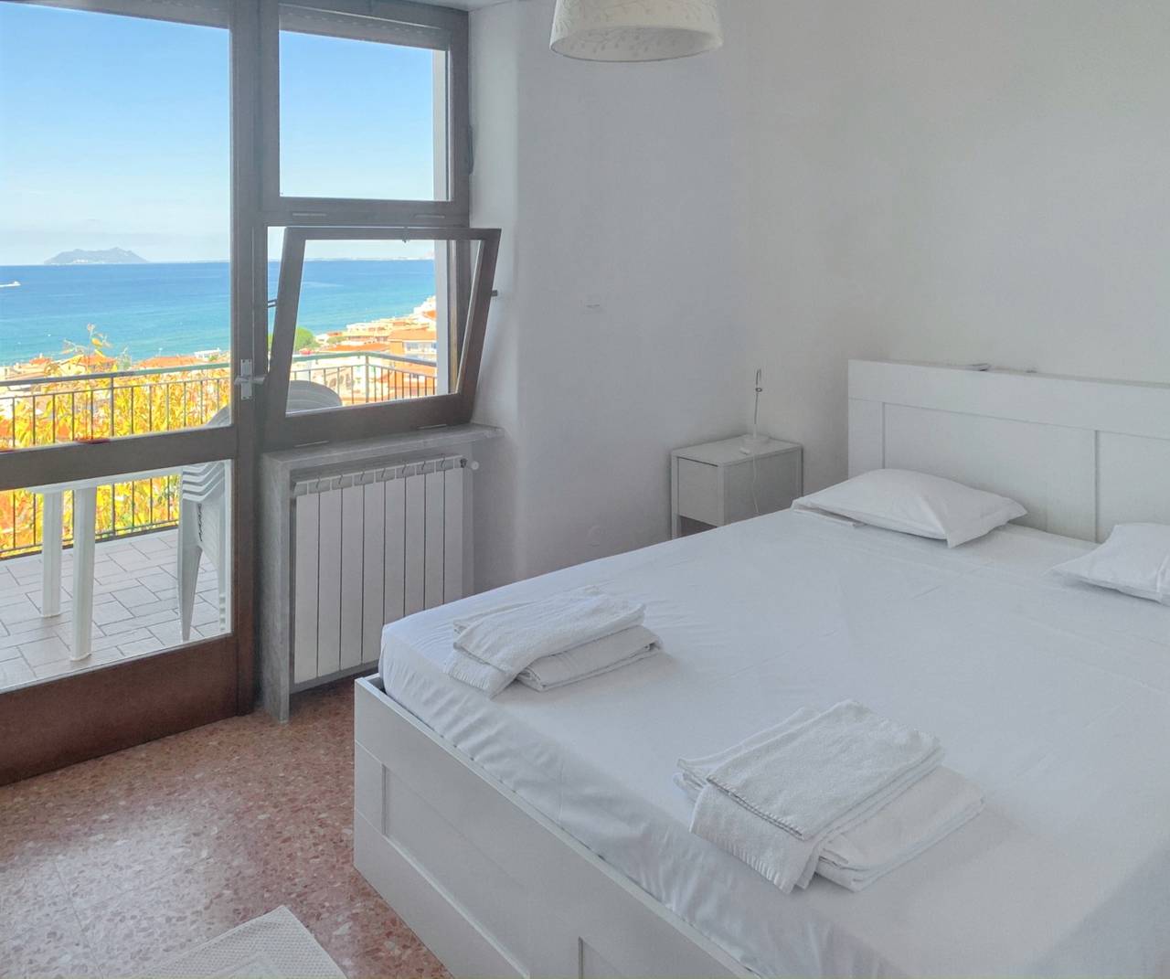 Entire apartment, Spacious apartment with sea view in Sperlonga 109 m² in Sperlonga, Latina Province