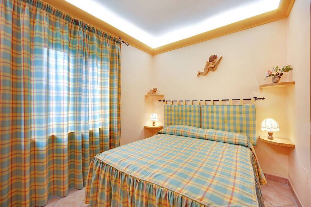 Mansion in Prodo near Lake Bolsena in Orvieto, Terni Province