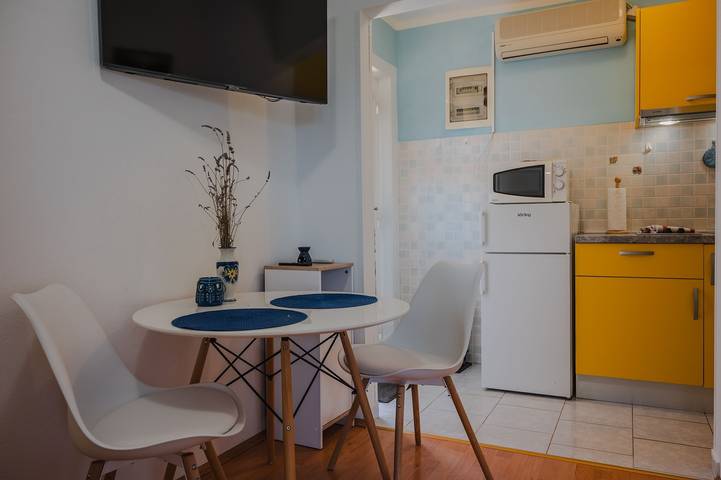Ganze Wohnung, Apartment for 2 guests with ocean view in Raša, Ostküste Istrien
