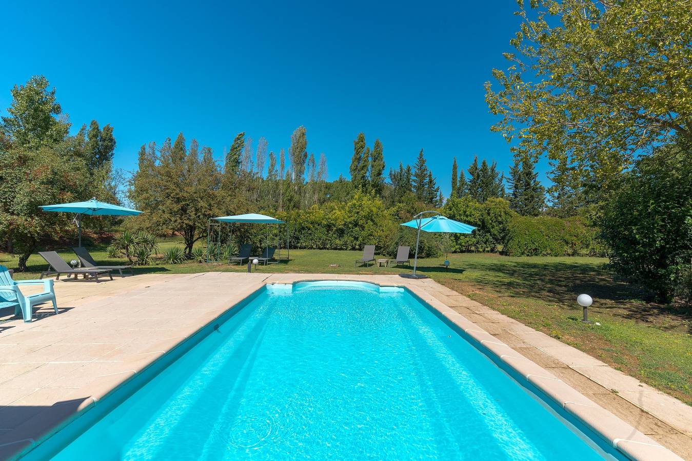 Domaine plan des devens: Relax en entorno tranquilo con terraza y piscina climatizada in Rosellón, Parque natural regional del Luberon