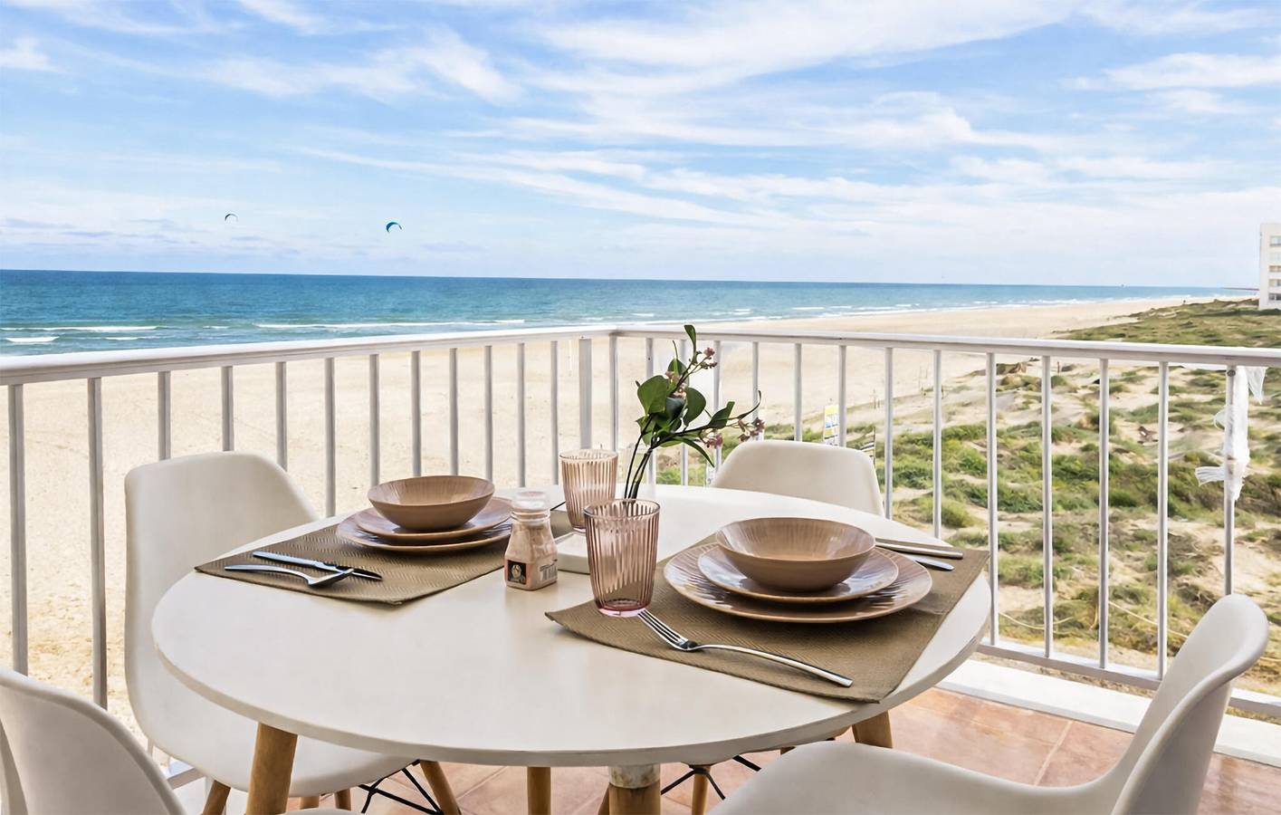 Apartamento vacacional entero, Acogedor apartamento con piscina, terraza y wifi, a 1,5 km de la Platja de la Devesa in Valencia, Costa de Valencia