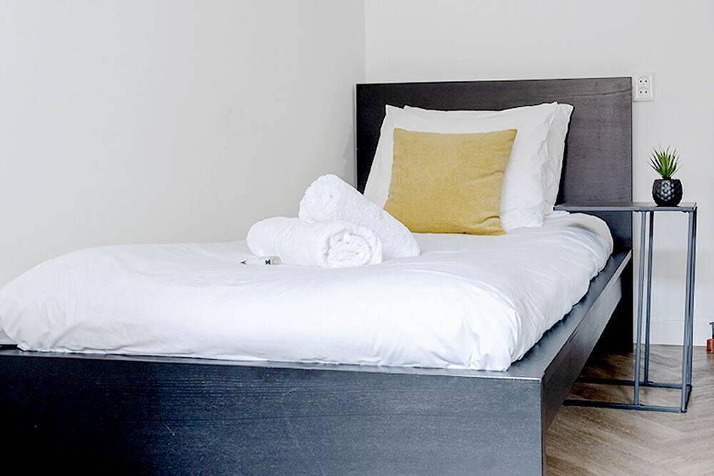 Ganze Wohnung, Günstiges Zimmer in Tilburg mit Tv – in der Nähe von Efteling, Poppodium 013 und Safaripark. in Tilburg, Nordbrabant