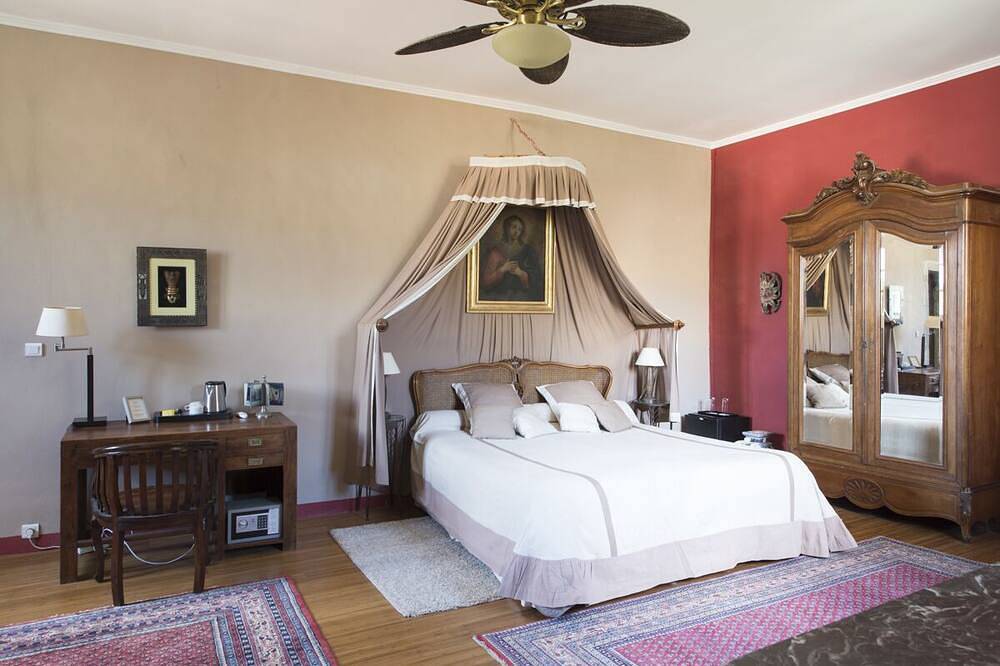 Chateau De L'Ange - Huit Chambres , Couchages 18 in Cesseras, Région de Béziers