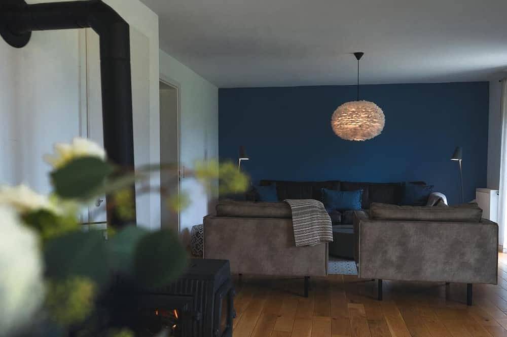 Großes Ferienhaus - Ortsrand, umzäunter Garten, Kamin, Sauna. 5  Hunde willkommen! in Mulfingen, Hohenlohe