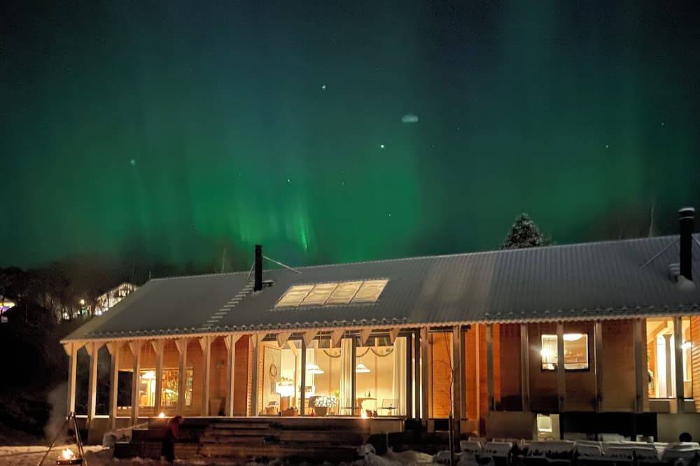 A calm Norwegian home for nature-led stays. in Gloppen