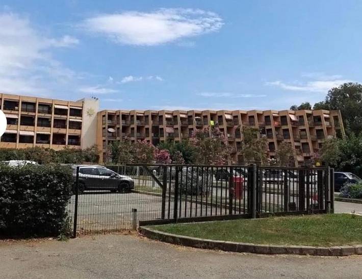 Apartamento de vacaciones para 2 personas, con terraza además de jardín y piscina - 1