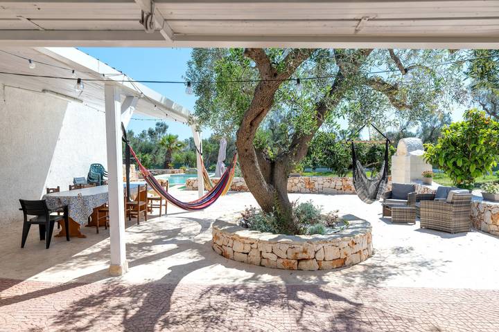 Villa "Il Canto Della Cicala" with Private Terrace, Garden, Pool, and Air Conditioning in San Vito dei Normanni, Salento
