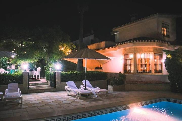 Casa rural para 15 personas, con Balcón y Terraza además de Jardín y Piscina en El Padul