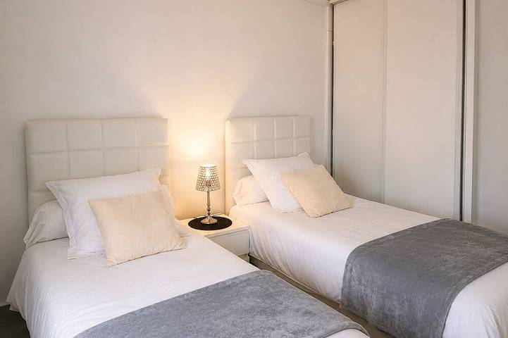 Cozy 3-Bedroom Apartment: Eurexpo, Stadium & Arena—Free Parking in Saint-Priest, Lyon und Umgebung