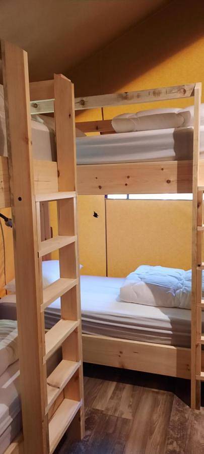 Gîte pour 6 personnes, avec vue et jardin ainsi que terrasse et piscine à Biron - 2