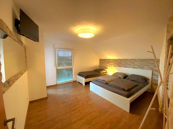 Ferienwohnung für 5 Personen, mit Balkon und Whirlpool sowie Terrasse und Ausblick in Laufenburg
