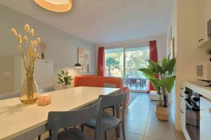 Ferienwohnung für 6 Personen, mit Balkon und Whirlpool sowie Pool - 1