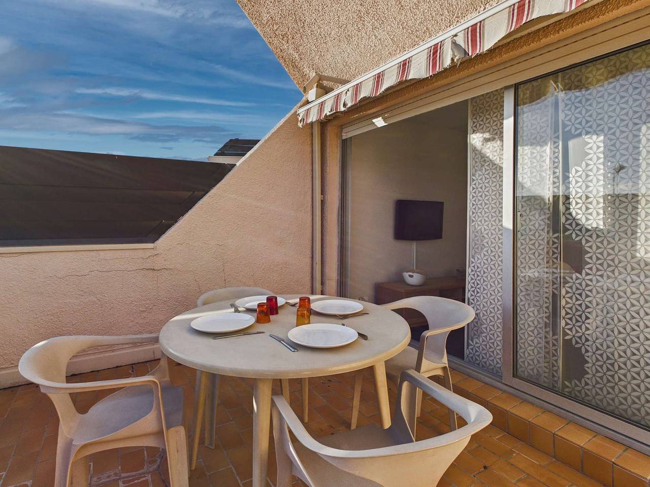 Entire apartment, Charming 2-Room Apartment, Terrace & Parking, 4 Guests – Marseillan in Marseillan, Côte d'Améthyste