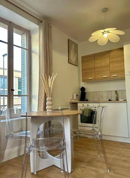 Appartement entier, One-Bedroom Apartment in Clermont-Ferrand, Parc naturel régional des Volcans d'Auvergne