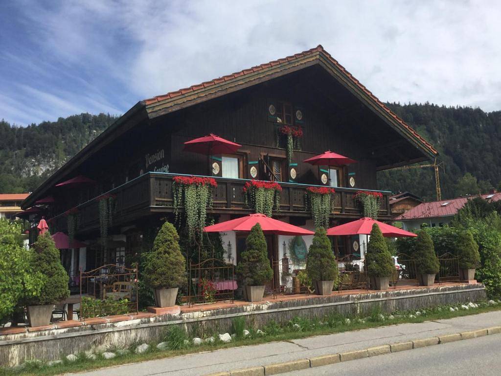 Haus Louise - Small double room with shower and Wc in Reit im Winkl, Alpes Bávaros
