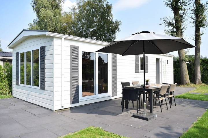 Chalet voor 2 personen, met Terras en Kinderzwembad in Voorthuizen