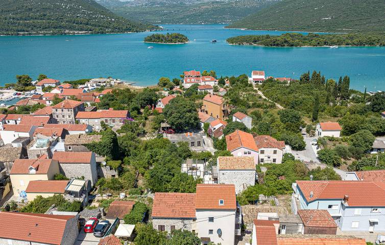 Gemütliche 2-Zimmer-Wohnung mit Terrasse, WLAN und Parkplatz in der Nähe des Stadtzentrums von Ston in Ston, Dubrovnik-Neretva