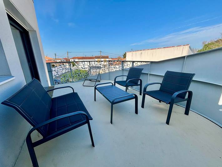 Appartement de vacances pour 4 personnes, avec balcon et piscine, animaux acceptés