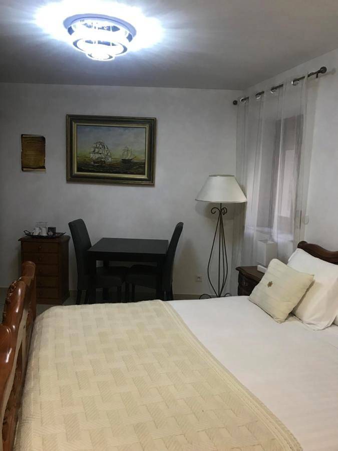 Double Room with Private Bathroom in Narbonne, Côte méditerranéenne (France)
