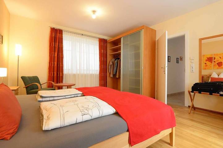 Ganze Wohnung, Größzügiges Appartement (98 qm) für bis zu vier Personen mit möblierter Sonnenterrasse in Schrems, Waldviertel