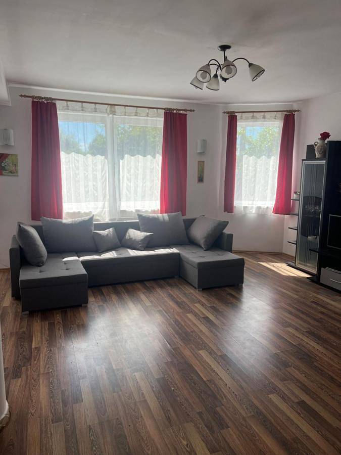 Location de vacances pour 4 personnes, avec Balcon ainsi que Terrasse et Jardin dans Mureș