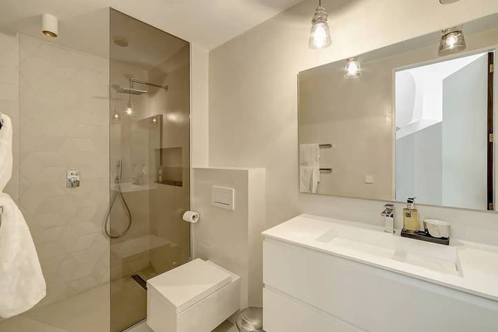 Stilvolle 300 m2 Pool Villa mit herrlichem Meerblick in exklusiven Wohngegend in Costa d'en Blanes, Calvià