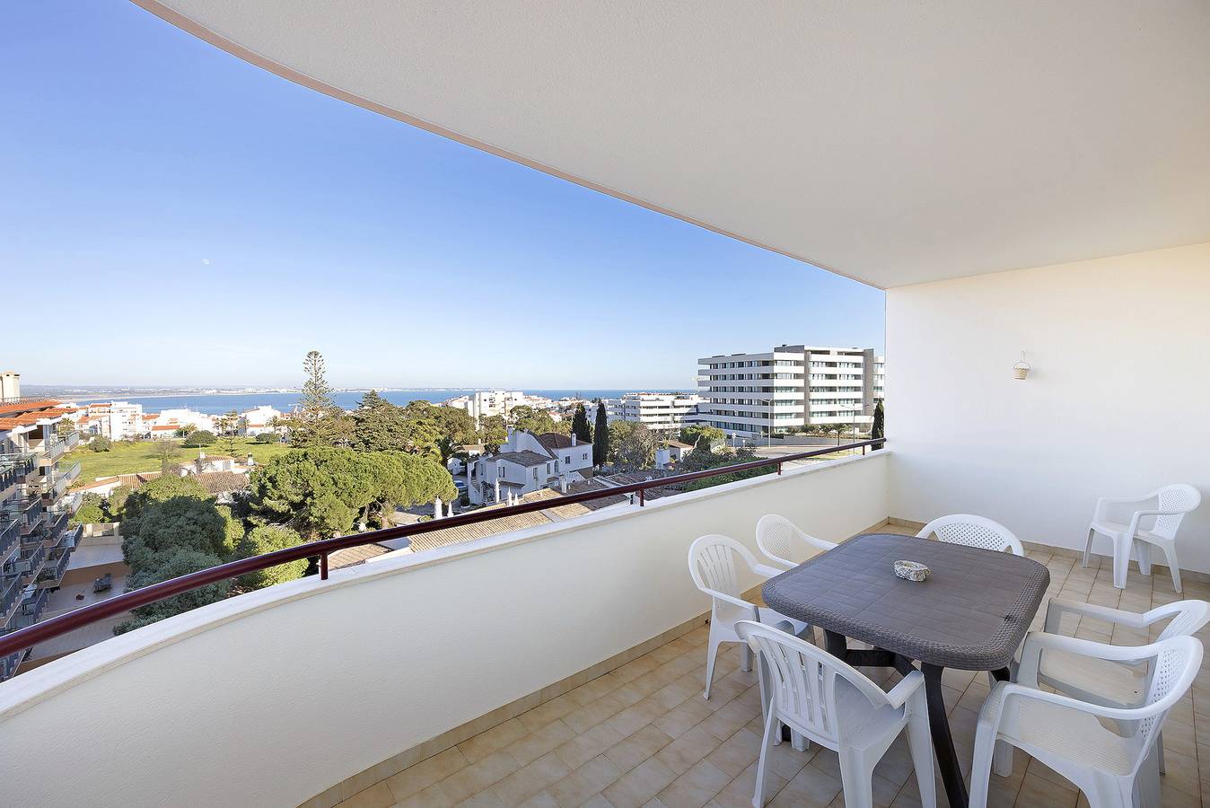 Entire apartment, Apartment 'Lagos Ocean View' with Sea View, Balcony and Wi-Fi in Santa Maria, Lagos