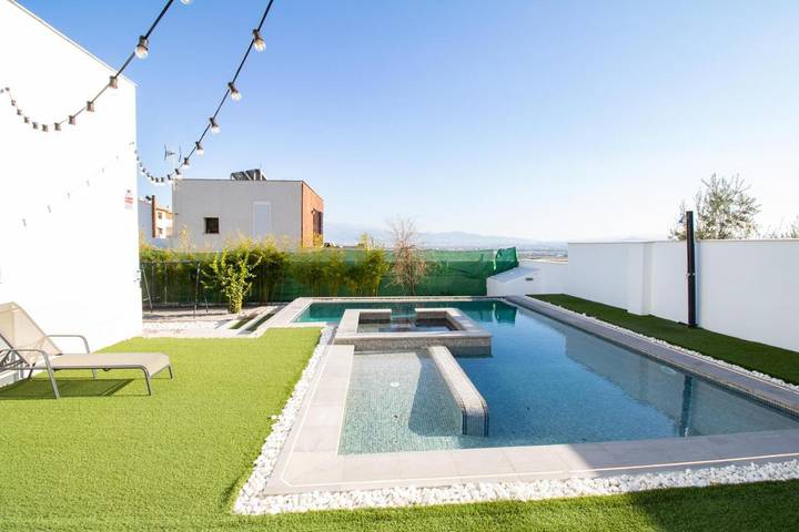 Casa rural para 10 personas, con piscina además de terraza y jardín en Atarfe - 4